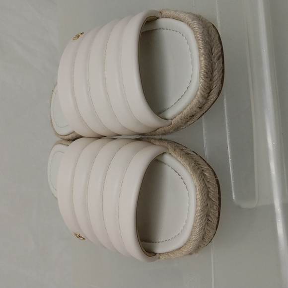 NWOT- Michael Kors Quilted Slides- 9 - Picture 5 of 11